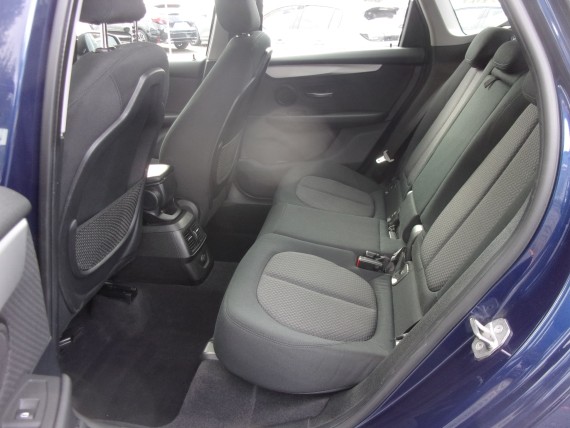 BMW S&eacute;rie 2 active tourer BMW S&eacute;rie 2 Active Tourer 218d 150ch Lounge A-008.jpg